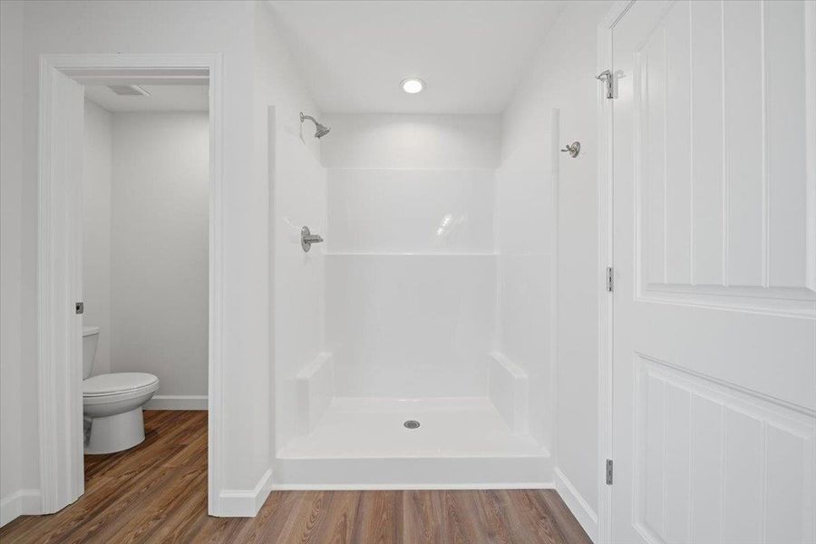 Spacious, unfurnished interior of a new home in Bent Tree, Gaffney (Image 25).