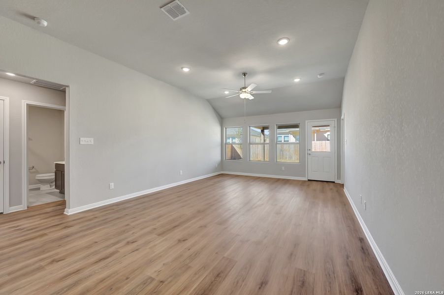 Spacious, unfurnished interior of a new home in Paloma Park, Converse (Image 37).