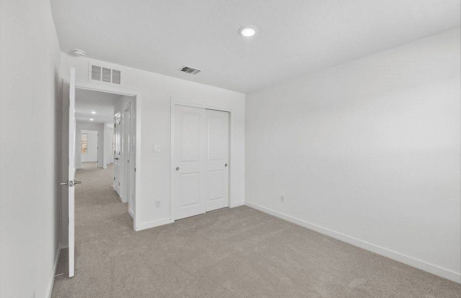 Spacious, unfurnished interior of a new home in Santa Rita Ranch, Liberty Hill (Image 38).