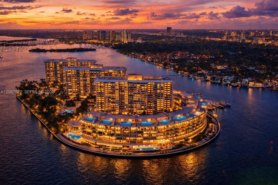 Condo located in Miami, FL showcasing its design and architecture (Image 29).