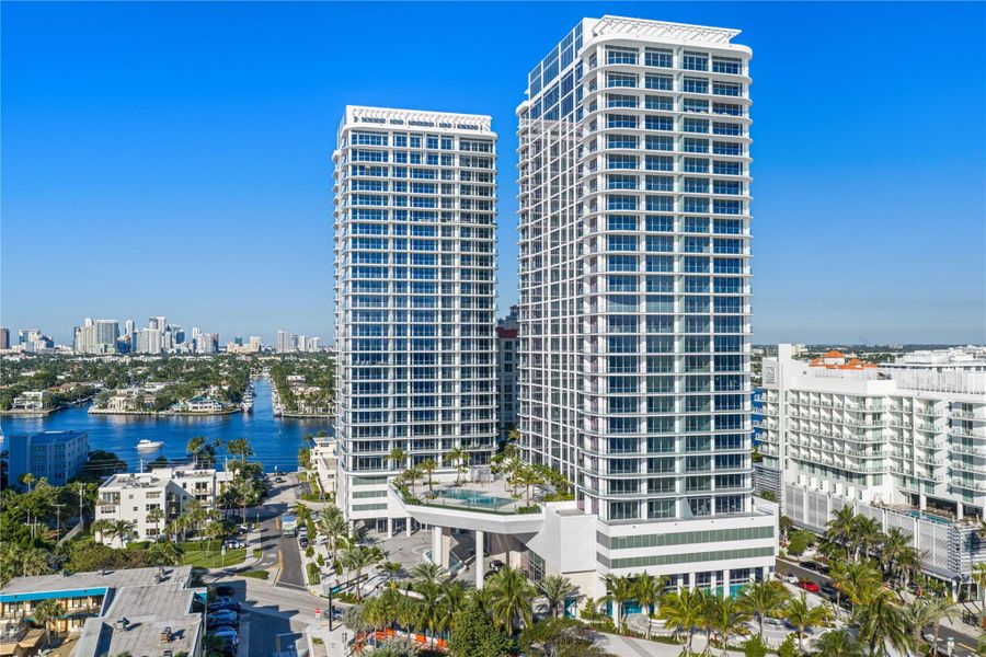 Condo located in Fort Lauderdale, FL showcasing its design and architecture (Image 3).