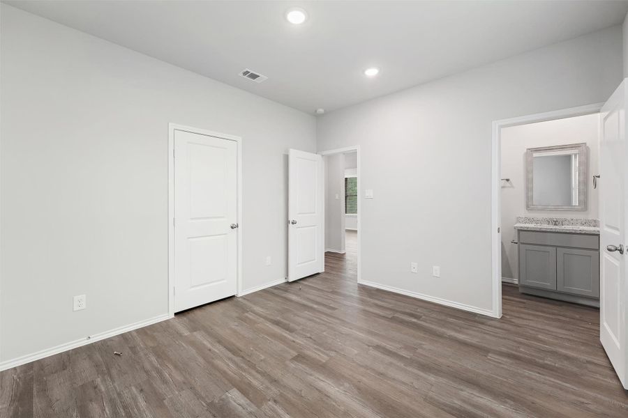 Spacious, unfurnished interior of a new home in , Lufkin (Image 14).