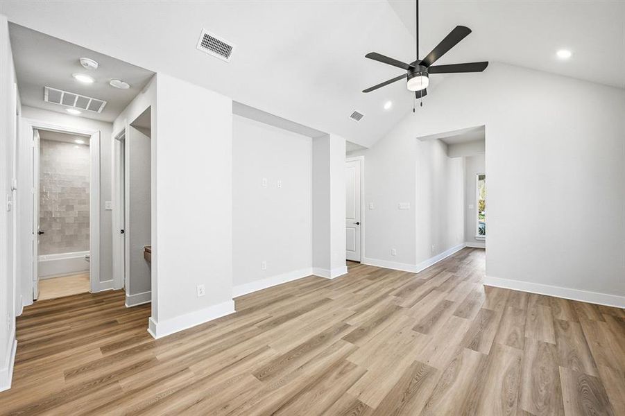 Spacious, unfurnished interior of a new home in Heritage Ranch: 40ft. lots, Sherman (Image 20). Spacious, unfurnished interior of a new home in Heritage Ranch: 40ft. lots, Sherman (Image 20).