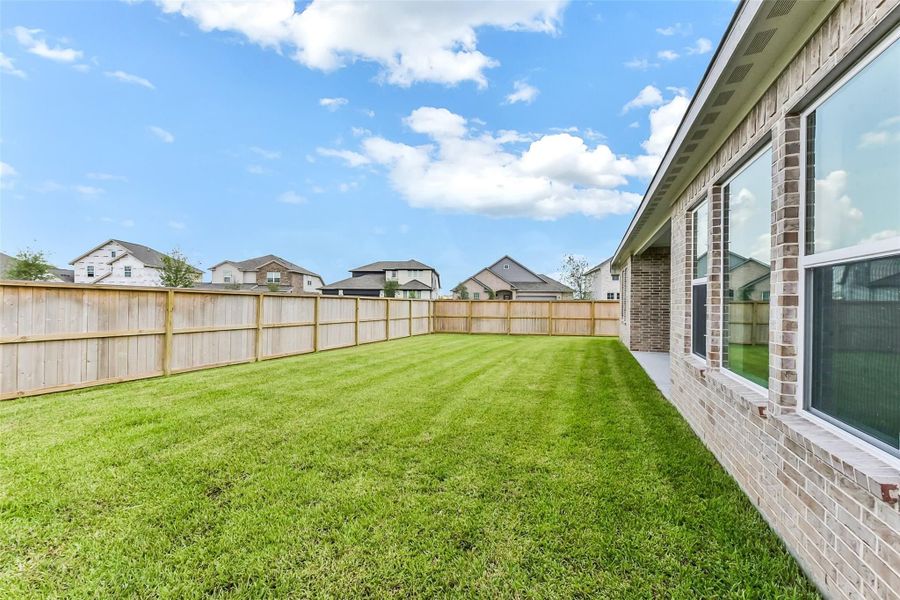 Front exterior of a new home in Sierra Vista, Rosharon, TX, highlighting curb appeal (Image 20).
