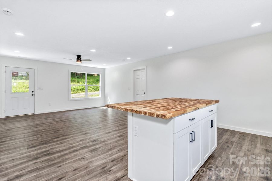 Spacious, unfurnished interior of a new home in , Marion (Image 29).