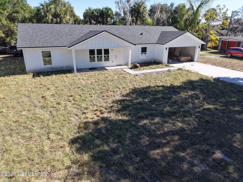 Exterior details and patio area of a home in , Palatka (Image 20).