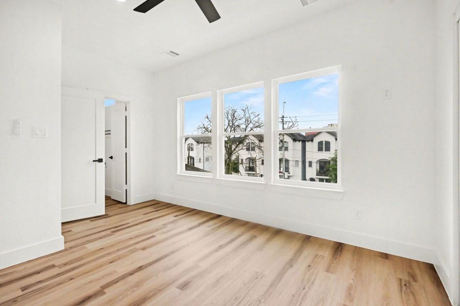 Spacious, unfurnished interior of a new home in , Houston (Image 30).
