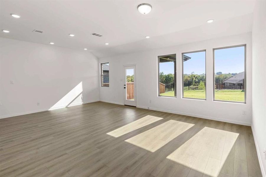 Spacious, unfurnished interior of a new home in Devonshire 50s, Forney (Image 14). Spacious, unfurnished interior of a new home in Devonshire 50s, Forney (Image 14).