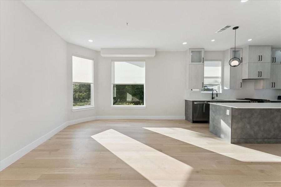 *All photos pictured are unit #101 in building 1512, Coloring/finishes will vary unit to unit. Other differences may be present*