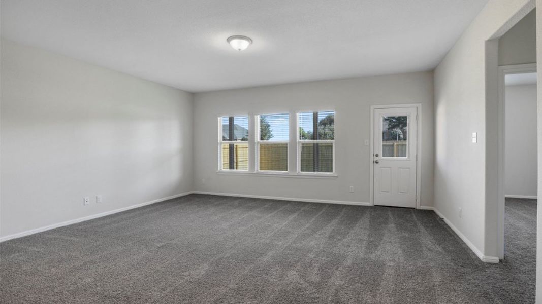 Representative unfurnished interior of a home built from the Ozark by D.R. Horton in Saratoga, Granbury (Image 17).