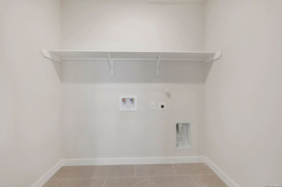 Spacious, unfurnished interior of a new home in Mayfair - Select Garden Series, New Braunfels (Image 14). Spacious, unfurnished interior of a new home in Mayfair - Select Garden Series, New Braunfels (Image 14).
