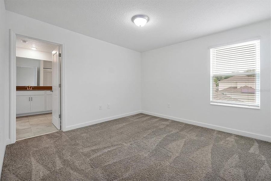 Spacious, unfurnished interior of a new home in , Orlando (Image 26).