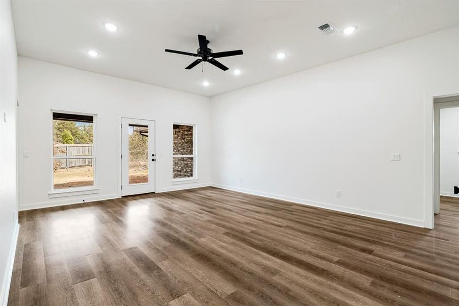 Spacious, unfurnished interior of a new home in , Paris (Image 13).