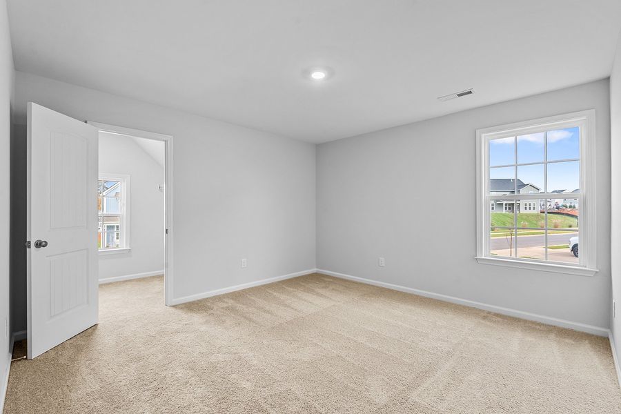 Spacious, unfurnished interior of a new home in Hanes Lake, Winston-Salem (Image 37).
