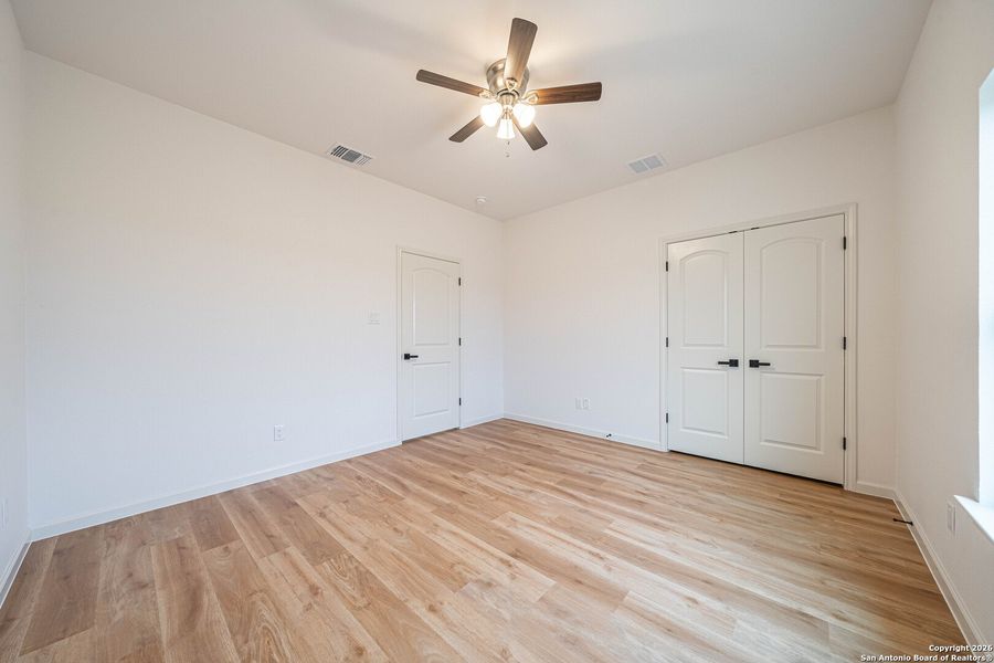 Spacious, unfurnished interior of a new home in , La Vernia (Image 17).