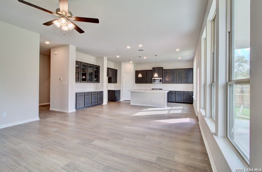 Spacious, unfurnished interior of a new home in Stream Waters, Seguin (Image 11).
