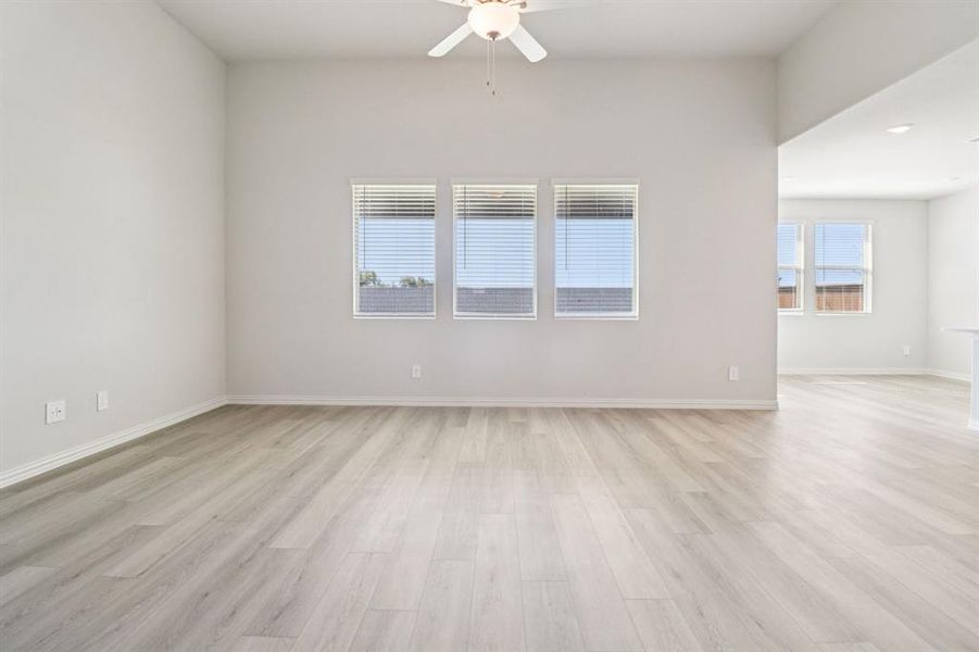 Spacious, unfurnished interior of a new home in Lakehaven - Premier Series, Farmersville (Image 21).