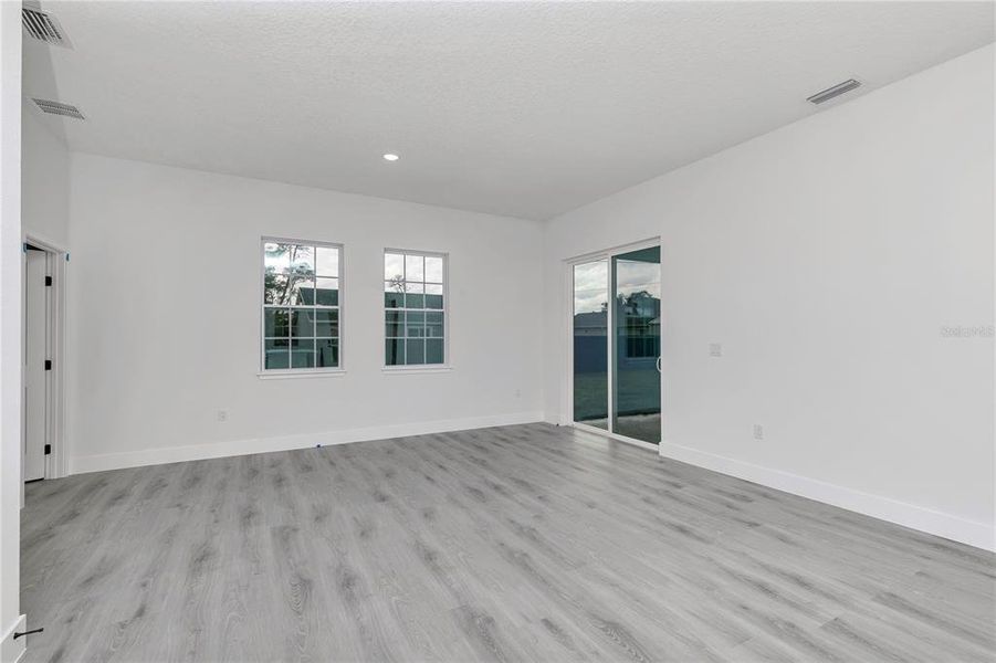 Spacious, unfurnished interior of a new home in , Ocala (Image 22).