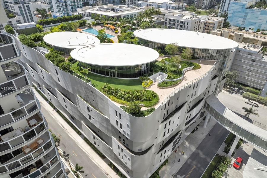 Condo located in Miami, FL showcasing its design and architecture (Image 4).