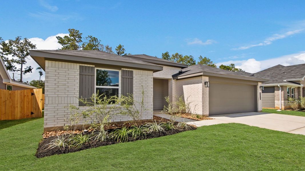 Exterior details and patio area of a home in Silverthorne, Conroe (Image 2). Exterior details and patio area of a home in Silverthorne, Conroe (Image 2).