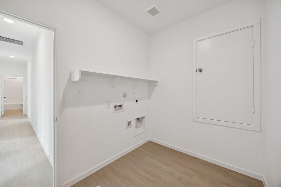 Spacious, unfurnished interior of a new home in Montgomery Bend, Montgomery (Image 20).