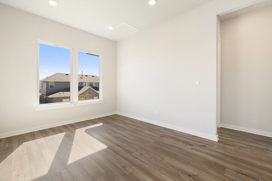 Spacious, unfurnished interior of a new home in Lariat, Liberty Hill (Image 32).