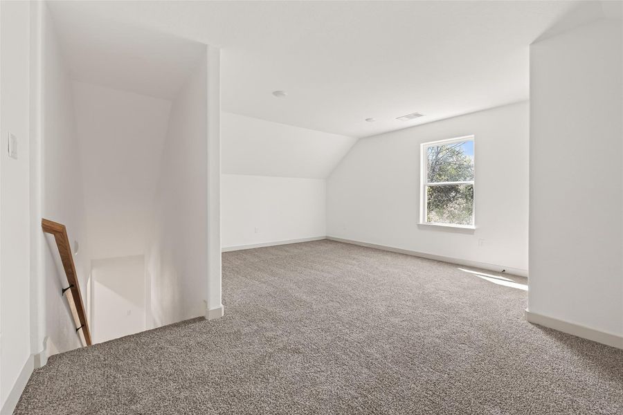 Spacious, unfurnished interior of a new home in , Hempstead (Image 30).