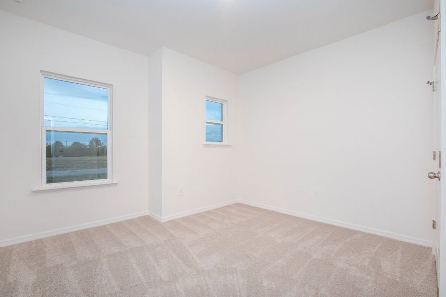 Spacious, unfurnished interior of a new home in Cape Coral, Cape Coral (Image 26).