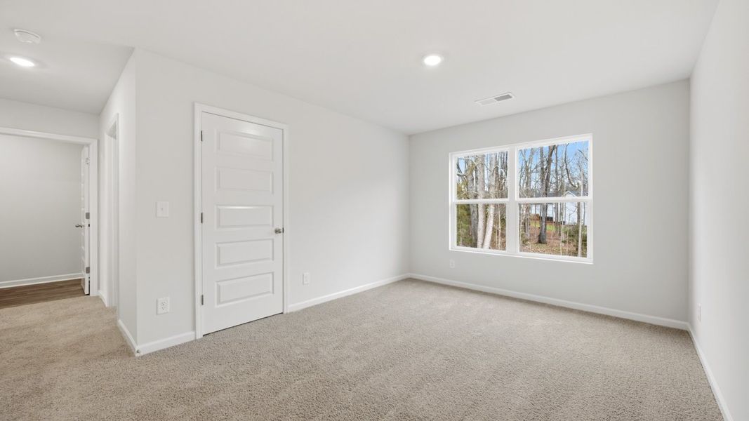 Representative unfurnished interior of a home built from the Hayden by D.R. Horton in Jackson Landing, Jefferson (Image 26).