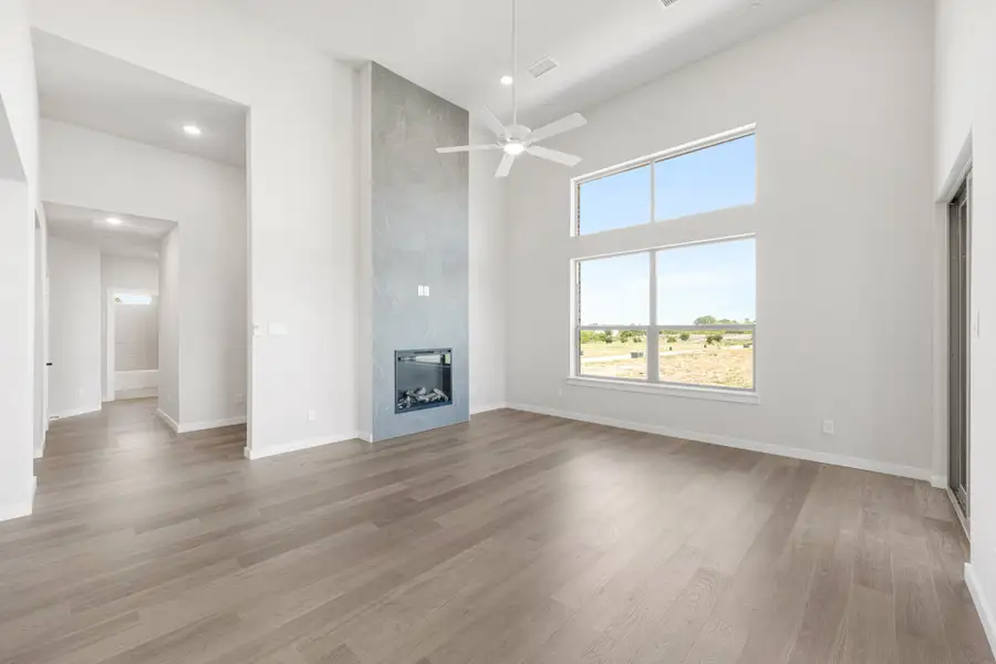 Spacious, unfurnished interior of a new home in Cottonwood Creek, Rowlett (Image 36).