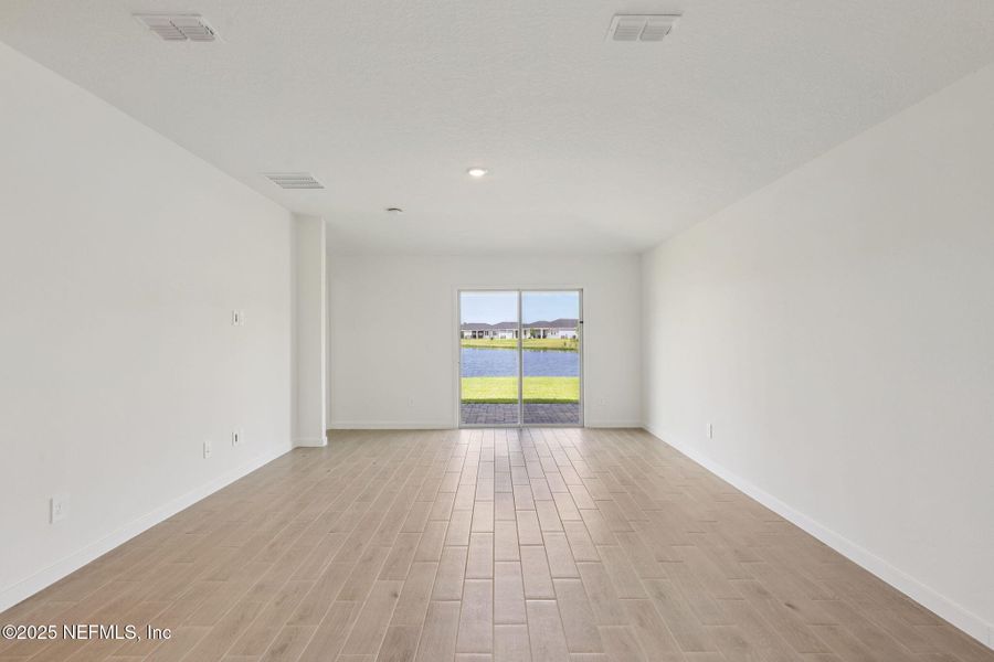 Spacious, unfurnished interior of a new home in Kings Preserve, Jacksonville (Image 20).