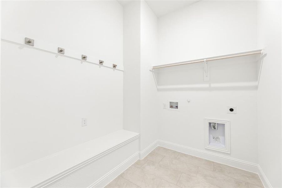 Spacious, unfurnished interior of a new home in Stone River Glen, Royse City (Image 31).