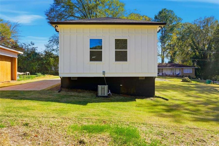 Exterior details and patio area of a home in , Athens (Image 14).