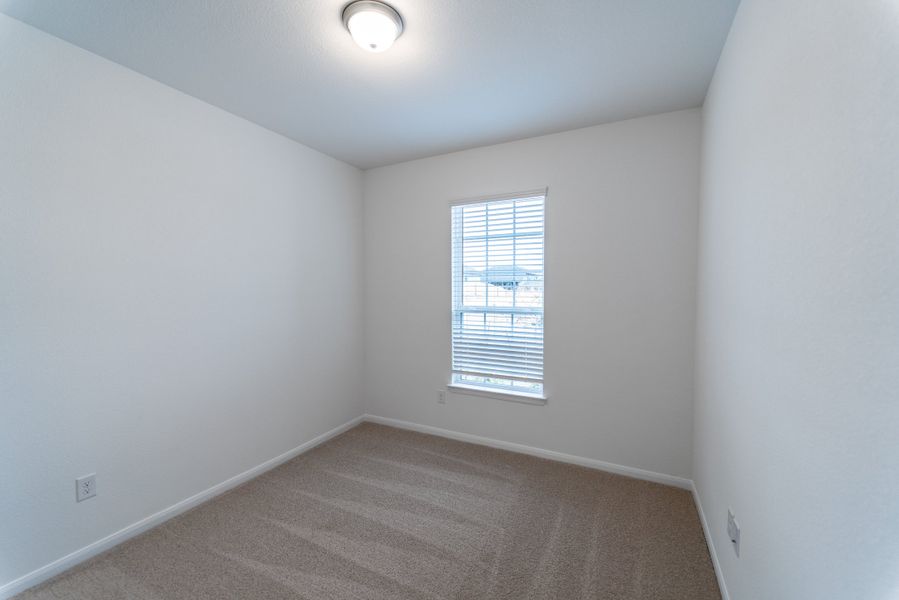 Spacious, unfurnished interior of a new home in Sunfield, Buda (Image 13).