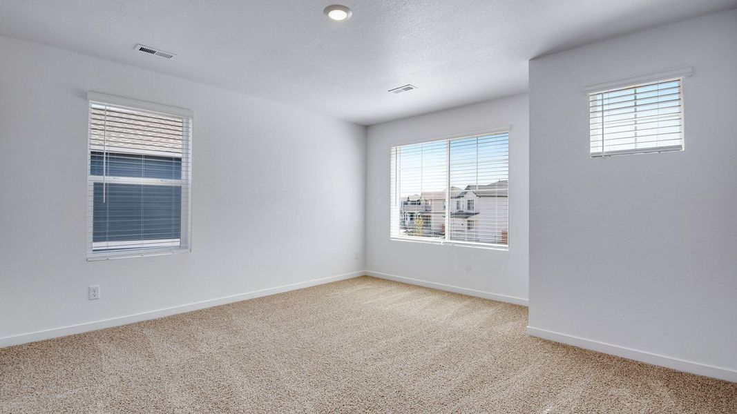 Spacious, unfurnished interior of a new home in Vista Meadows, Fort Lupton (Image 15).