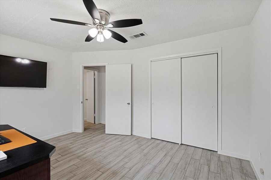 Spacious, unfurnished interior of a new home in , Whitney (Image 18).