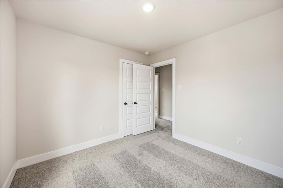 Spacious, unfurnished interior of a new home in Alicante, Houston (Image 18).