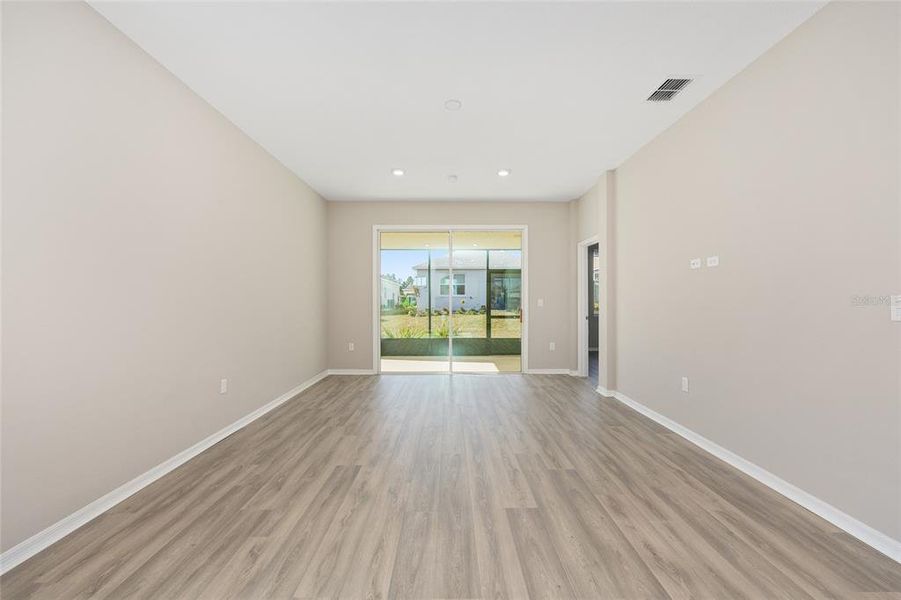 Spacious, unfurnished interior of a new home in , Ocala (Image 28).