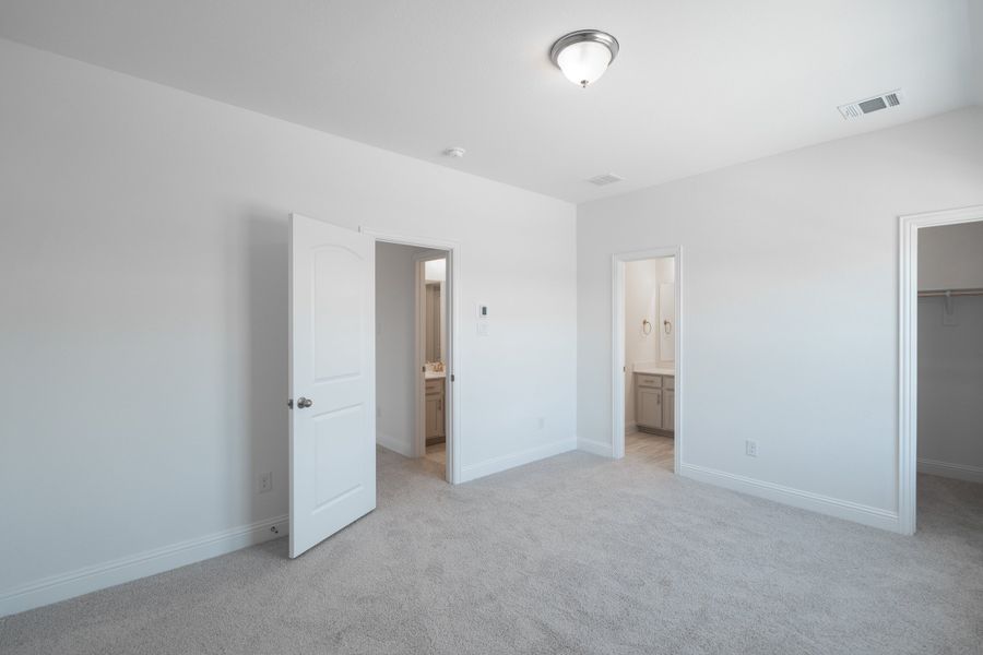 Spacious, unfurnished interior of a new home in Goodland, Midlothian (Image 28).