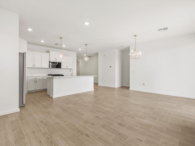 Spacious, unfurnished interior of a new home in San Tan Groves - Classic Series, San Tan Valley (Image 9).