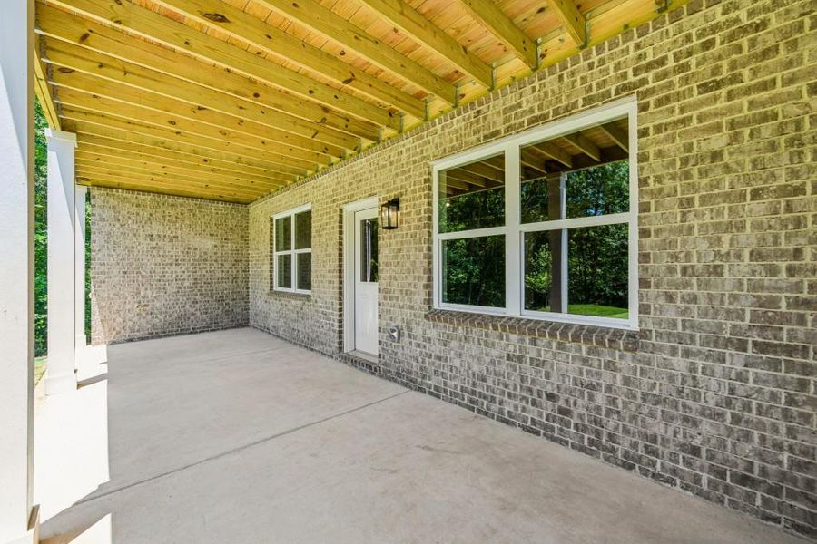Exterior details and patio area of a home in White Post on Lake Lanier, Gainesville (Image 4). Exterior details and patio area of a home in White Post on Lake Lanier, Gainesville (Image 4).