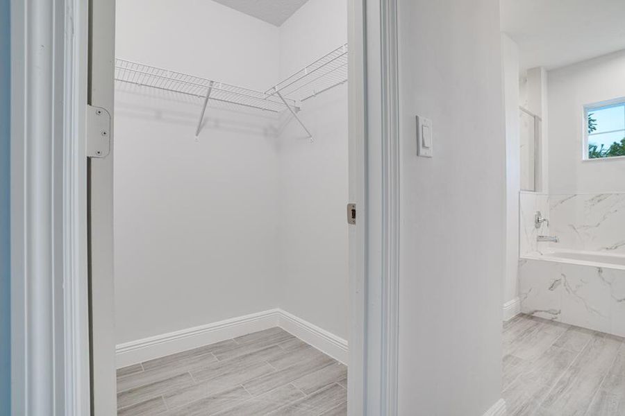 Spacious, unfurnished interior of a new home in , Palm Bay (Image 31).