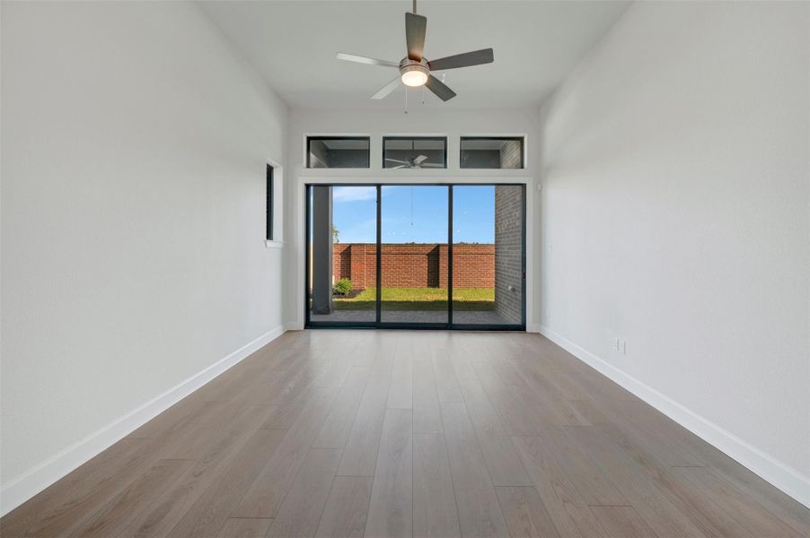 Spacious, unfurnished interior of a new home in Sienna - Grove Collection, Missouri City (Image 25).