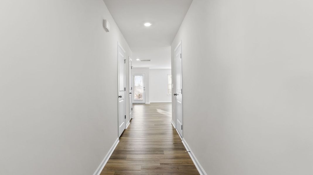 Spacious, unfurnished interior of a new home in Tanglewood Townes, Greenville (Image 12).