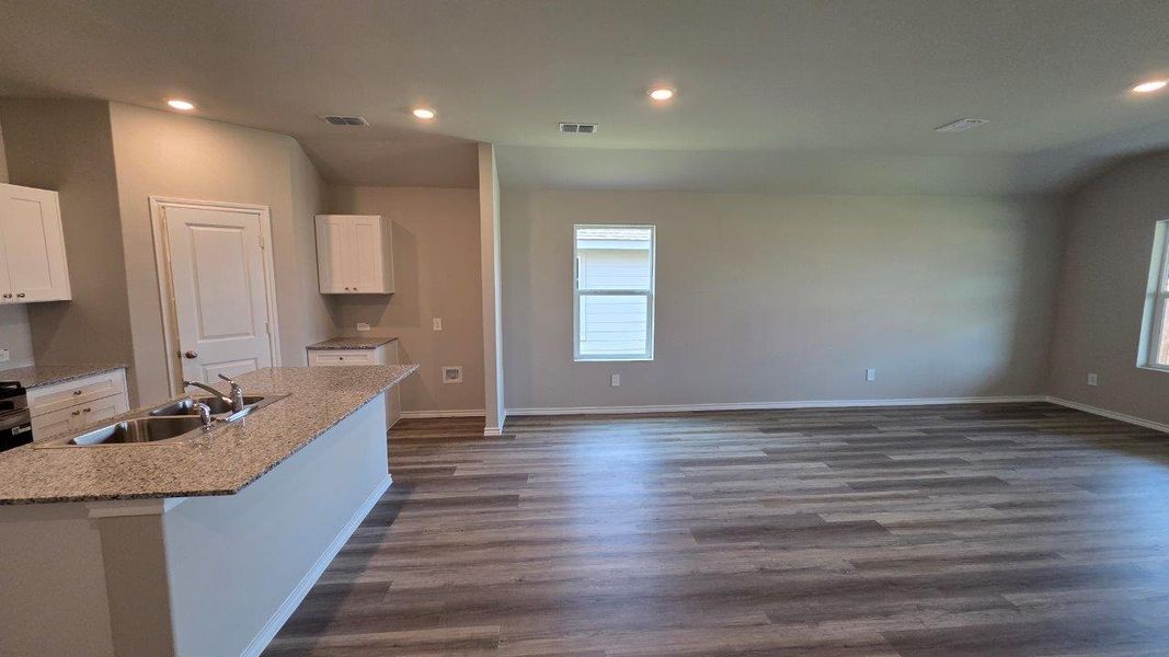Spacious, unfurnished interior of a new home in Lonestar at Liberty Trails, Fort Worth (Image 12).