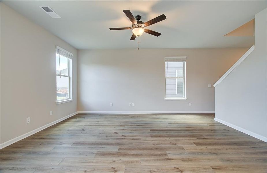 Spacious, unfurnished interior of a new home in Towne Center, Hampton (Image 15).