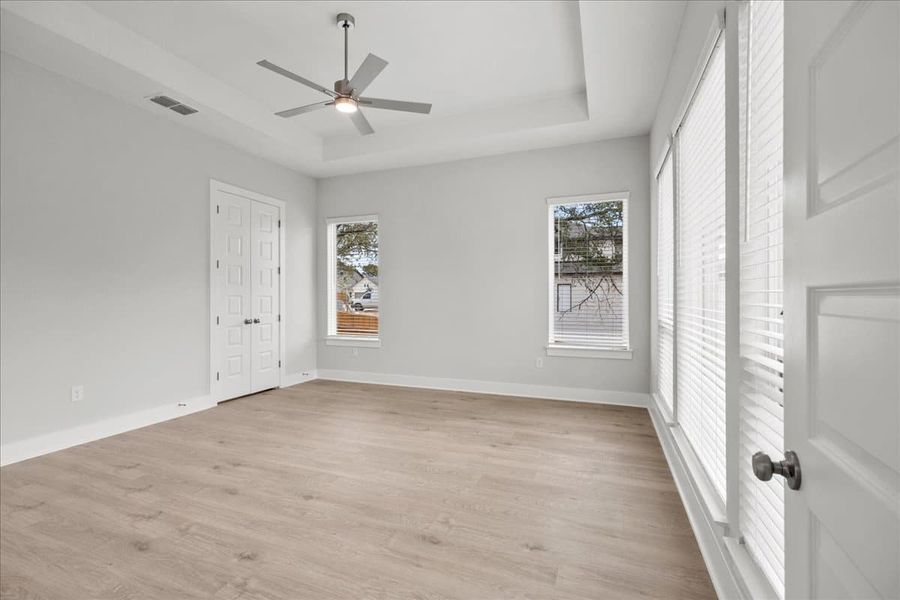 Spacious, unfurnished interior of a new home in Meyer Ranch, New Braunfels (Image 21).