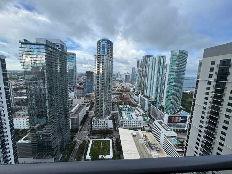 Condo located in Miami, FL showcasing its design and architecture (Image 2). Condo located in Miami, FL showcasing its design and architecture (Image 2).