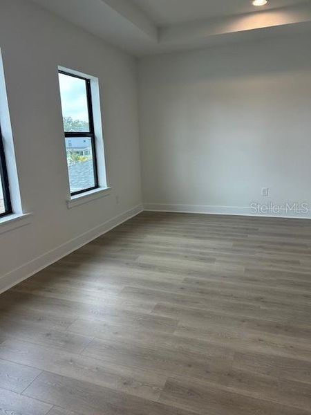 Spacious, unfurnished interior of a new home in , Tampa (Image 18).