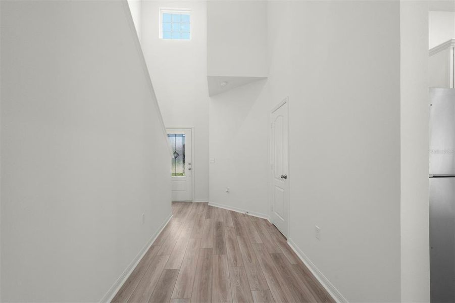 Spacious, unfurnished interior of a new home in Tula Parc, Astatula (Image 16).